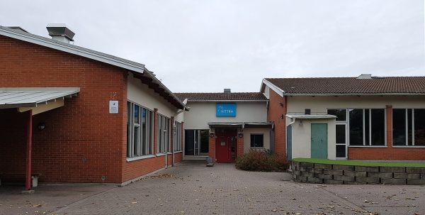 bild på utsidan av en skolbyggnad